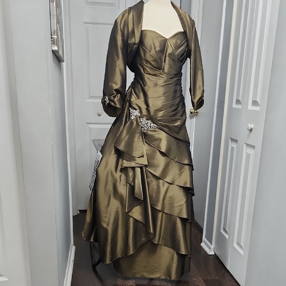 Elegant Strapless Olive Green Evening Gown New With Tags Size 14 - Picture 5 of 15